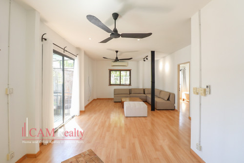 Renovated 3 Bedroom Apartment For Rent in Tonle Basak - border BKK1