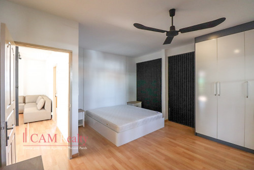 Renovated 3 Bedroom Apartment For Rent in Tonle Basak - border BKK1