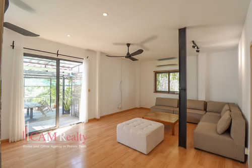 Renovated 3 Bedroom Apartment For Rent in Tonle Basak - border BKK1