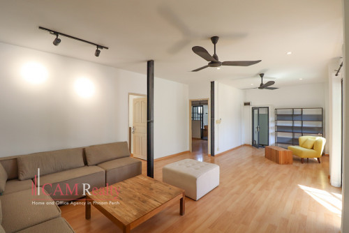 Renovated 3 Bedroom Apartment For Rent in Tonle Basak - border BKK1