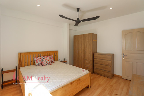 Renovated 3 Bedroom Apartment For Rent in Tonle Basak - border BKK1
