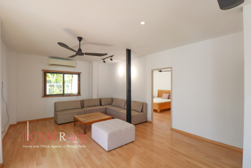 Renovated 3 Bedroom Apartment For Rent in Tonle Basak - border BKK1