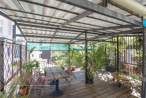 Renovated 3 Bedroom Apartment For Rent in Tonle Basak - border BKK1