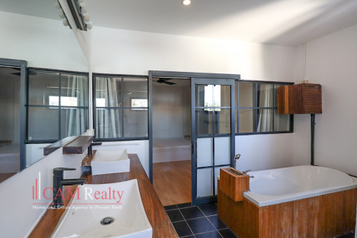 Renovated 3 Bedroom Apartment For Rent in Tonle Basak - border BKK1