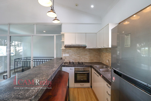Renovated 3 Bedroom Apartment For Rent in Tonle Basak - border BKK1