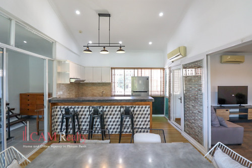 Renovated 3 Bedroom Apartment For Rent in Tonle Basak - border BKK1