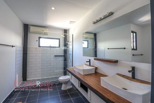 Renovated 3 Bedroom Apartment For Rent in Tonle Basak - border BKK1