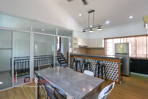 Renovated 3 Bedroom Apartment For Rent in Tonle Basak - border BKK1