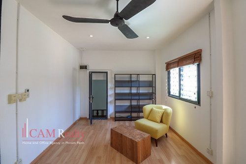 Renovated 3 Bedroom Apartment For Rent in Tonle Basak - border BKK1