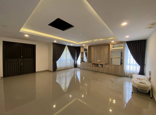 Queen villa for sale near Aeon3