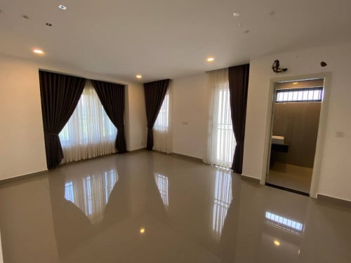 Queen villa for sale near Aeon3