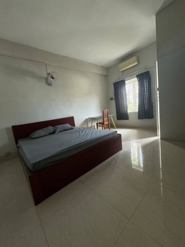 បន្ទប់ជួលសំរាប់ 3-4នាក់ , ម៉ាសុីនត្រជាក់ ស្រាប់