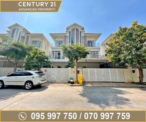 វីឡាភ្លោះ (Twin Villa) ក្នុងបុរី ជីបម៉ុង សែនសុខ ជិតផ្សារទំនើប អុីអន2 ត្រូវការលក់បន្ទាន់ខ្លាំង