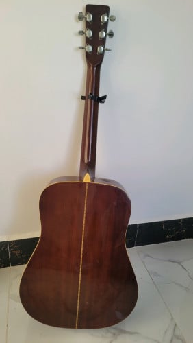 Guitar ឈើ Morris ចរចាបាន