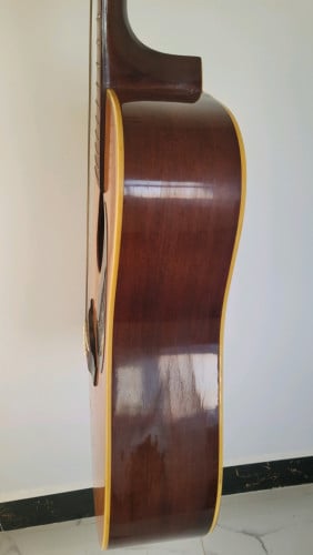 Guitar ឈើ Morris ចរចាបាន