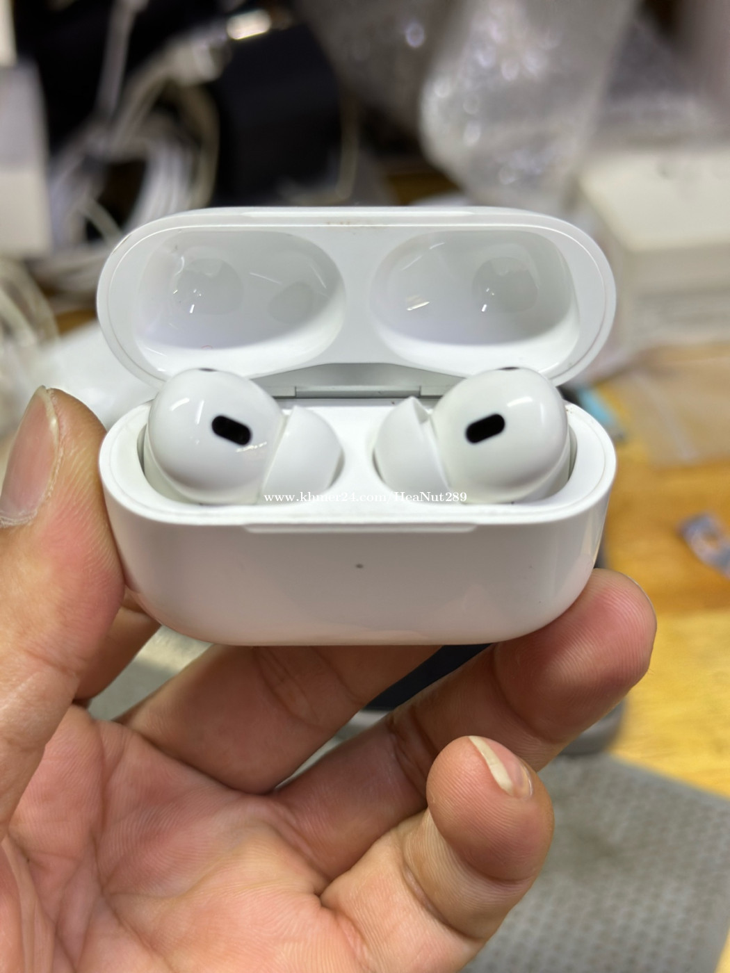 Apple shops AirPods Pro 98