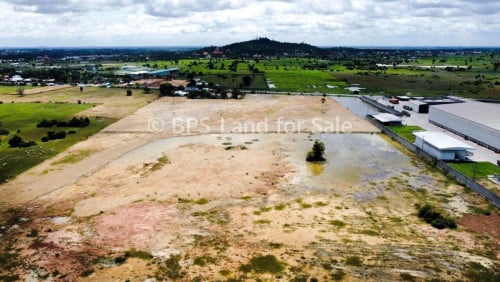 ដីលក់១៥ហិកតាផ្លូវលេខ៥១