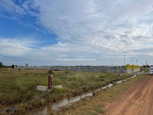 ដីលក់នៅកំពង់ស្ពឺ ដីផ្លូវកែង 20m X 62m
