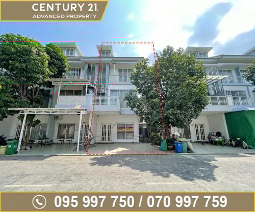 🏘វីឡាកូនកាត់ ខាង (LA) ក្នុងបុរី ប៉េងហួត Quarteria ជិតផ្សារទំនើប អុីអន2 ត្រូវការលក់បន្ទាន់ខ្លាំង