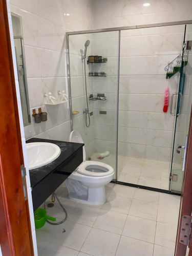 ផ្ទះលក់បន្ទាន់ក្រោមទីផ្សារ វិមានភ្នំពេញព្រែកអញ្ចាញ ផ្ទះមុខសួនស្រួលរកសុីឬហាត់ប្រាណ