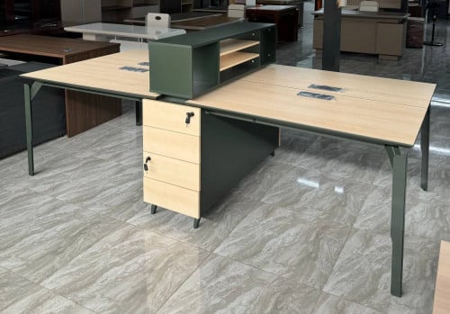 តុធ្វើការ4នាក់