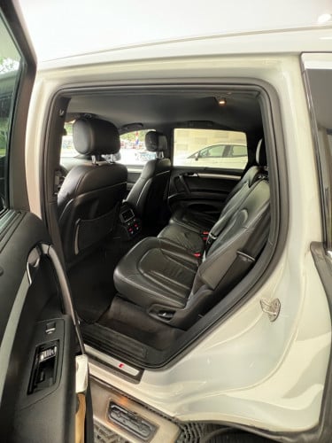 Audi Q7 ម៉ាស៊ូត