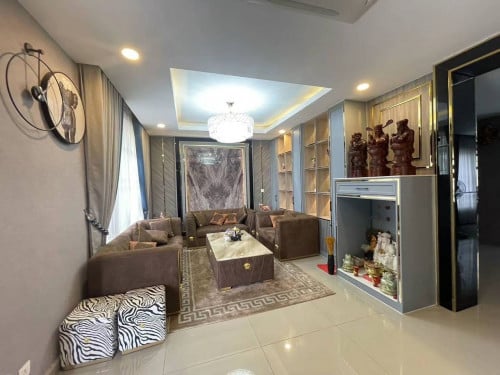 Corner Queen villa for rent in Chip Mong 50m