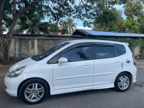Honda Fit 2006 ស៊ីសាំងតិចស្រួលជិះ