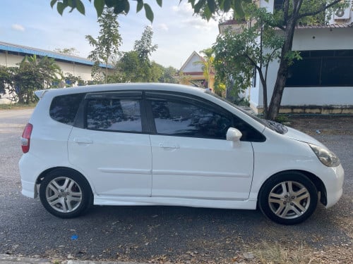 Honda Fit 2006 ស៊ីសាំងតិចស្រួលជិះ