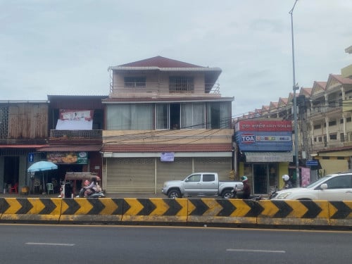 ផ្ទះ2ល្វែង អាជីវកម្មសម្រាប់ជួល នៅលើផ្លូវ271