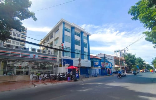 អគារសម្រាប់ជួលលើផ្លូវធំ ខណ្ឌចំការមន - Building For Rent On Main Road​ Khan Chamkamorn