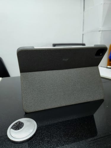 Logitech Combo Touch Keyboard for iPad Pro 11” – Excellent Condition
