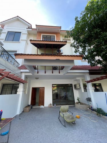 វីឡាកូនកាត់សំរាប់ជួលបុរីសាន់វ៉េនៅទួលគោក