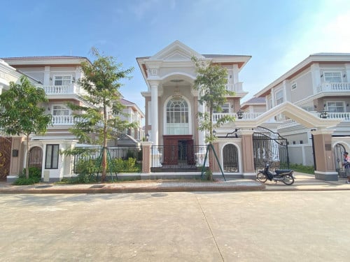 Villa for sale in Peng Hout Beng Snao