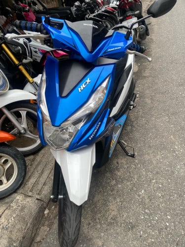 មាន់ថ្មី!
