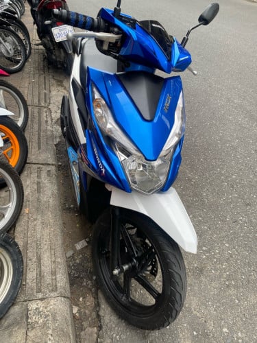 មាន់ថ្មី!