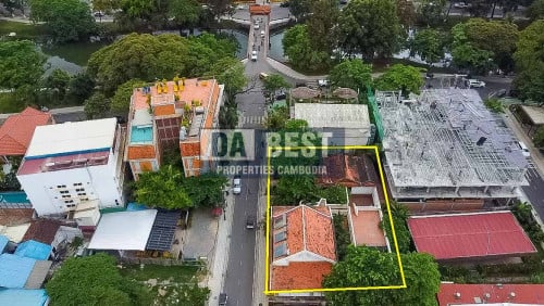 Hotel and Land for sale near the riverside!