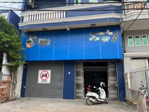 ២ល្វែង ២៤០០ ចរចារ លើផ្លូវ២៧១ ជិតសាលាសាមគ្គី