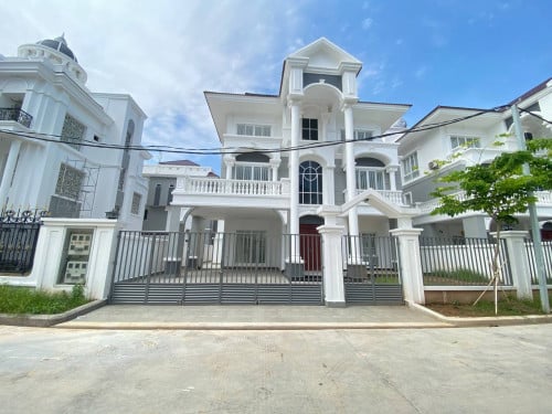 វីឡាឃ្វីនសម្រាប់ជួលនៅបុរីភ្នំពេញថ្មីអេលីតផាក2