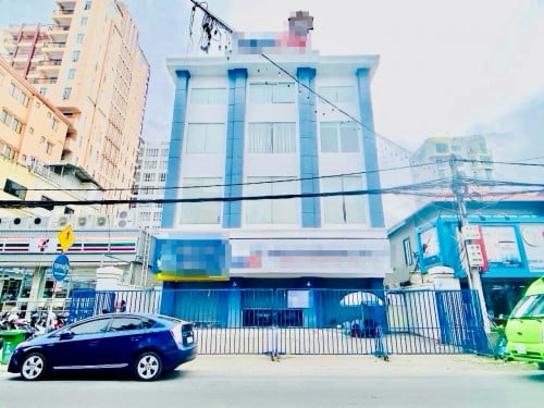 Commercial Building For Rent Along Main Road of Chamkamorn Area,04 Floors, Land Size: 15x31m, 6,500$