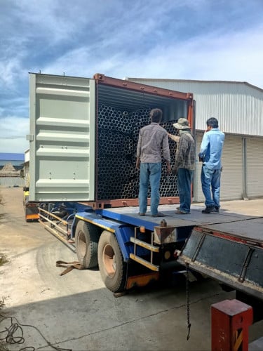 កម្មករទំលាក់អីវ៉ាន់