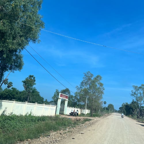 ដីផ្ទាល់ខ្លួនលក់ ខាងលិចផ្លូវជាតិ51 ផ្សារបាត់ដឹង ជាប់ផ្លូវកៅស៊ូ ផ្លូវកំពុងចាក់កៅស៊ូទំហំ30ម៉ែត្រ