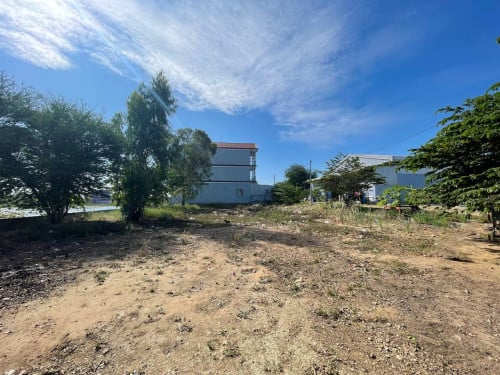 ដីសម្រាប់លក់ នៅសង្កាត់ស្វាយរលំ ក្រុងតាខ្មៅ