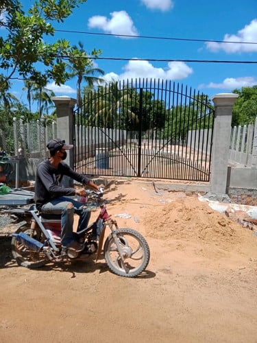 ដីភូមិលក់បន្ទាន់