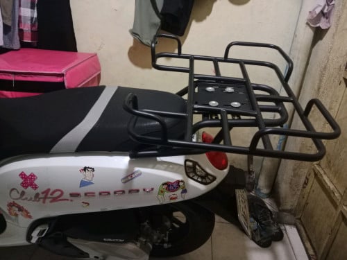 រានចង្អើរម៉ូតូសម្រាប់ដាក់អីវ៉ាន់