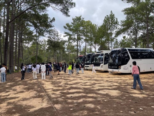 រថយន្តក្រុង៤៥កៅអី សម្រាប់ជួលទេសចរណ៍