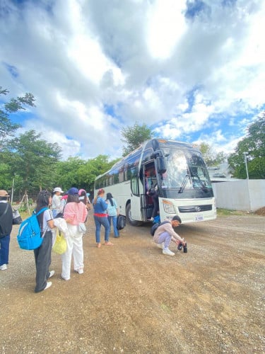 ឡានទេសចរណ៍សម្រាប់ជួល