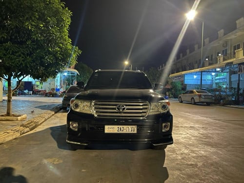 Land Cruiser 2012 V8 Diesel ម៉ាស៊ូត VIP ប៉ូមទ្បើងចុះ ខ្លាញ់គោស្រុកខ្មែរ