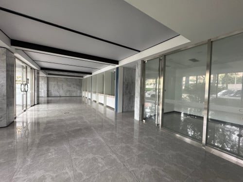 អគារសម្រាប់ជួលលើផ្លូវធំ ក្បែរវិមានឯករាជ្យ - Building For Rent Near Independent Monument