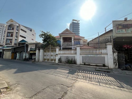 វីឡាសម្រាប់លក់​ ឬជួល​ ជិតអង់ទែនទួលគោកVilla for Sale or Rent near Toul Kork Antenna